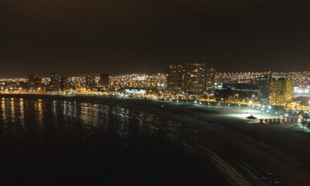 Imagen nocturna de Iquique, 2009.